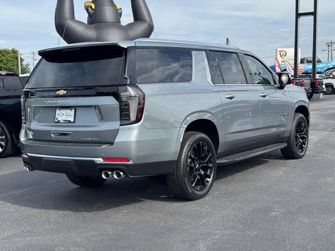 New 2026 Chevrolet Suburban Premier AWD/4WD image 3