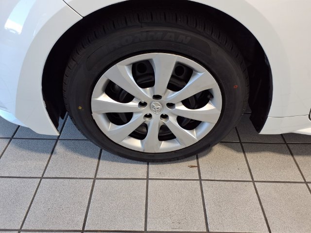 Used 2024 Toyota Corolla LE FWD image 5