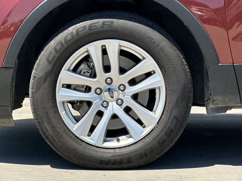Used 2018 Ford Explorer XLT w/ Equipment Group 201A AWD/4WD image 12