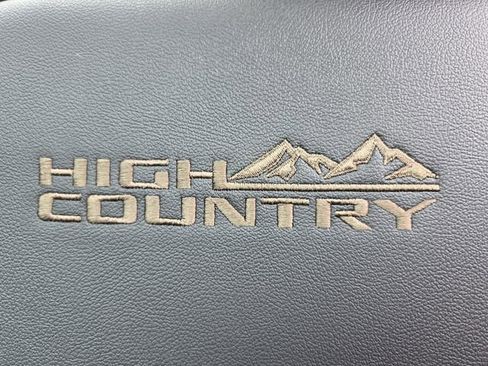 Used 2024 Chevrolet Suburban High Country RWD image 23