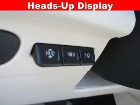 Used 2021 Buick Envision Avenir w/ Technology Package II image 28