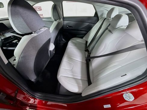 Used 2025 Hyundai Elantra Limited FWD image 25