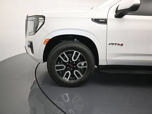 Used 2024 GMC Yukon XL AT4 AWD/4WD image 9