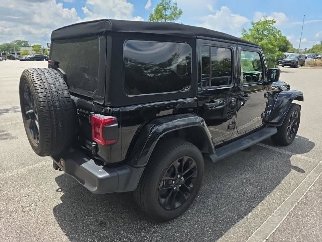 Used 2023 Jeep Wrangler Unlimited Sahara AWD/4WD image 3