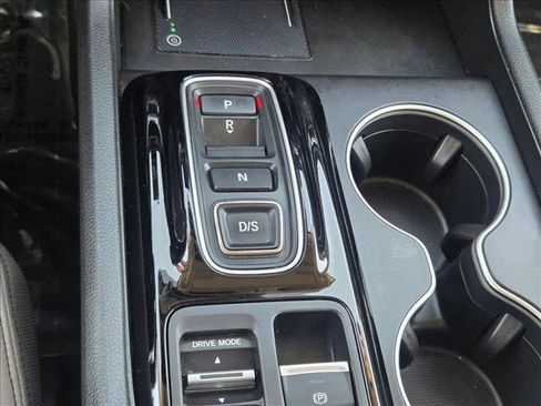 Used 2025 Honda Pilot Touring image 13