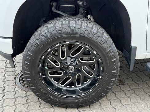 Used 2020 Chevrolet Silverado 1500 Custom w/ Custom Value Package RWD image 13