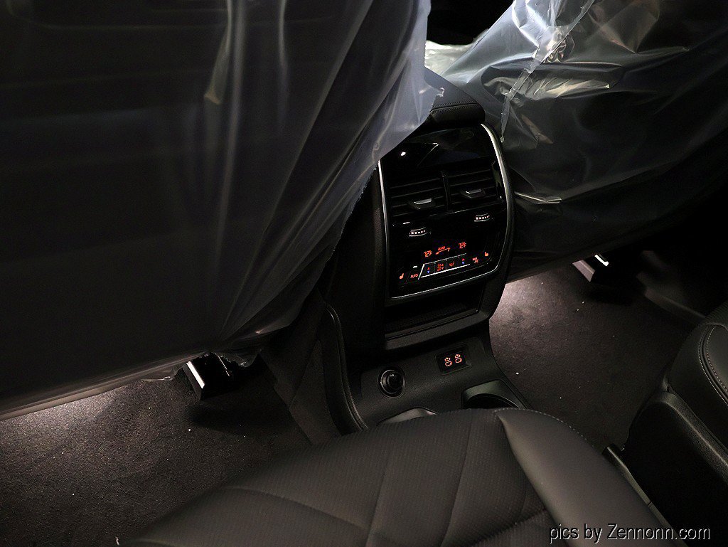 Used 2027 BMW X7 xDrive40i w/ M Sport Package AWD/4WD image 9