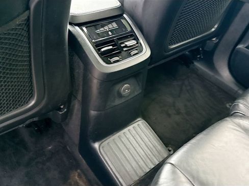 Used 2022 Volvo XC90 T8 Inscription image 28