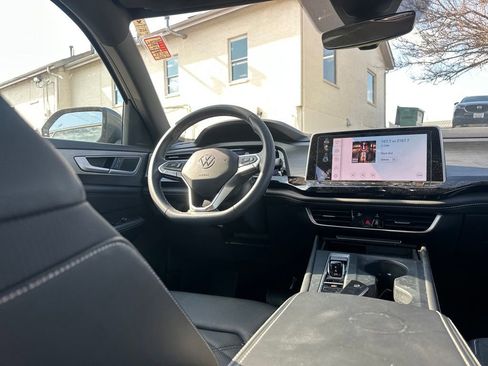 Used 2024 Volkswagen Atlas Cross Sport SE image 14