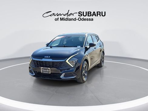 Used 2025 Kia Sportage LX image 4