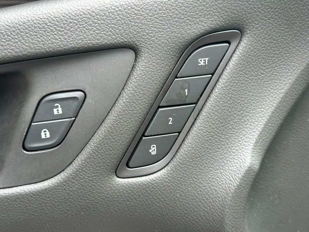 Used 2020 Buick Envision Essence FWD image 18