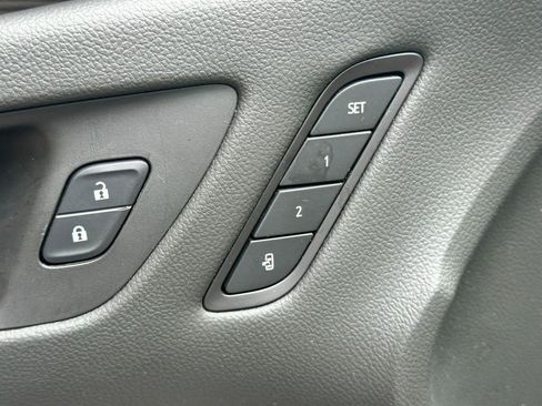 Used 2020 Buick Envision Essence FWD image 18
