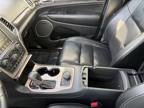 Used 2017 Jeep Grand Cherokee Overland image 19