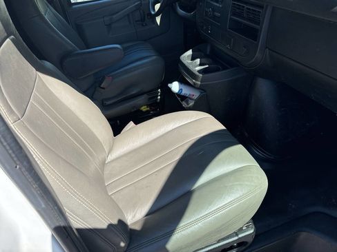 Used 2017 Chevrolet Express 2500 RWD image 8