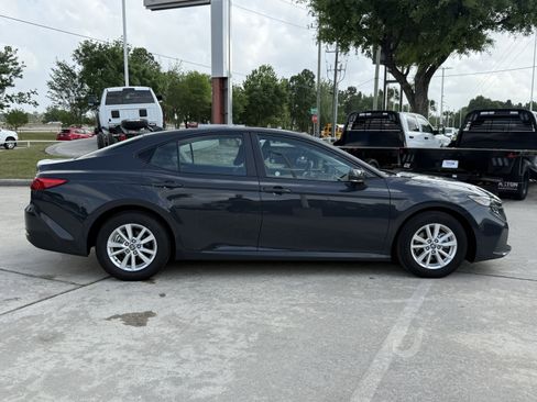 Used 2025 Toyota Camry LE image 9