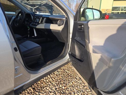 Used 2013 Toyota RAV4 LE image 16