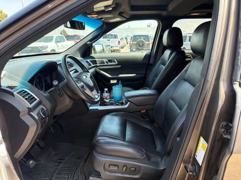 Used 2015 Ford Explorer XLT w/ Equipment Group 202B AWD/4WD image 2