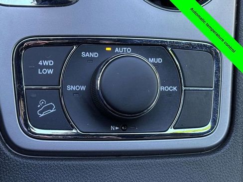 Used 2022 Jeep Grand Cherokee Laredo X image 23