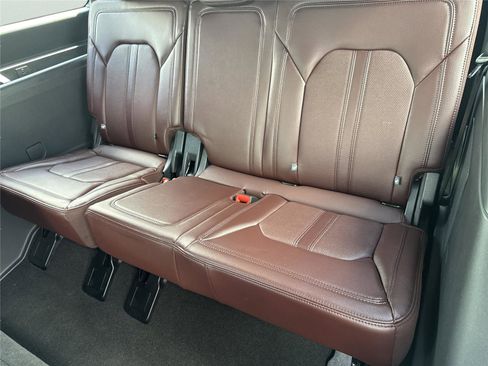 Used 2024 Ford Expedition Limited RWD image 32