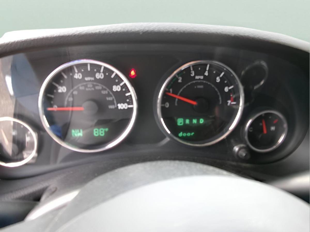 Used 2015 Jeep Wrangler Unlimited Sahara w/ Dual Top Group AWD/4WD image 14