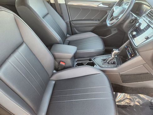 Used 2024 Volkswagen Tiguan SE image 14