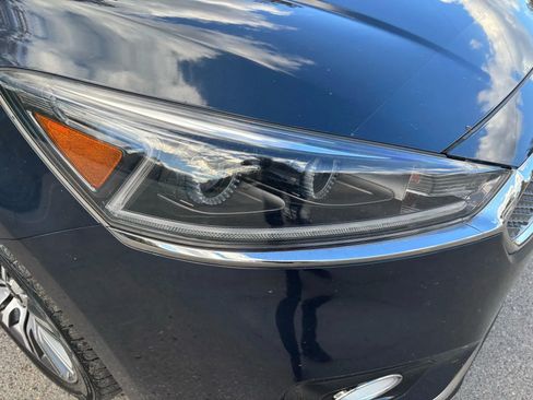 Used 2018 Kia Cadenza Premium image 4