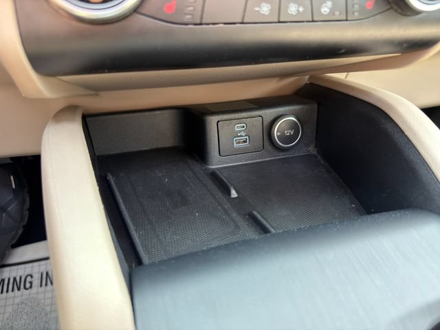 Used 2020 Ford Escape Titanium FWD image 33