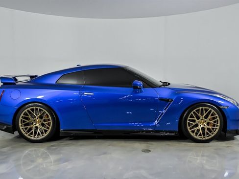 Used 2020 Nissan GT-R Premium AWD/4WD image 14