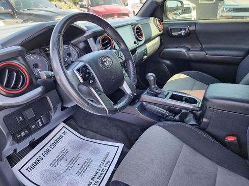 Used 2022 Toyota Tacoma TRD Sport image 8