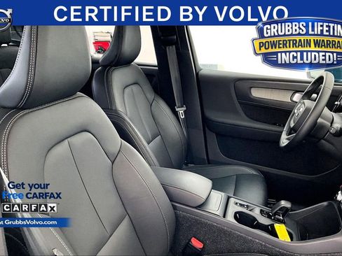 Certified 2025 Volvo XC40 B5 Core AWD/4WD image 8