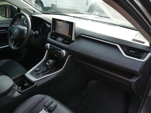 Used 2020 Toyota RAV4 Limited image 29