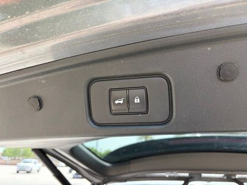 Used 2023 Nissan Pathfinder SL image 30