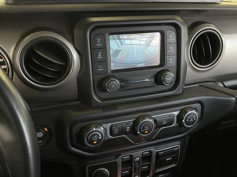 Used 2018 Jeep Wrangler Unlimited Sport S AWD/4WD image 16