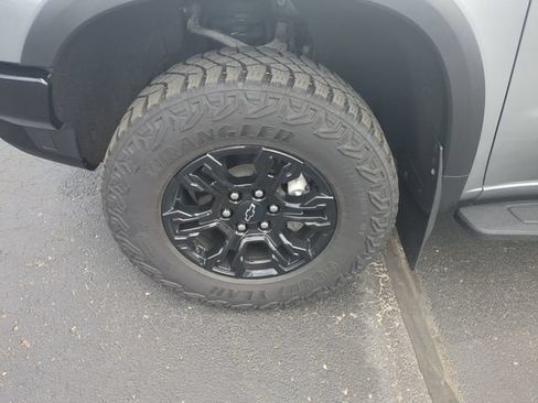 Used 2023 Chevrolet Silverado 1500 ZR2 w/ Technology Package AWD/4WD image 32