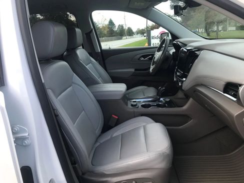 Used 2020 Chevrolet Traverse LT w/ LT Premium Package image 51