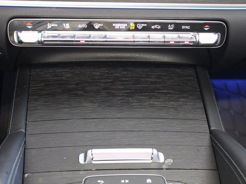 Used 2025 Mercedes-Benz GLE 350 4MATIC image 29