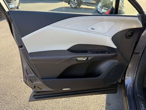 Used 2025 Lexus RX 450h AWD w/ Luxury Package image 13