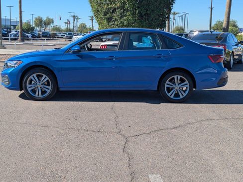 Used 2024 Volkswagen Jetta SE image 3