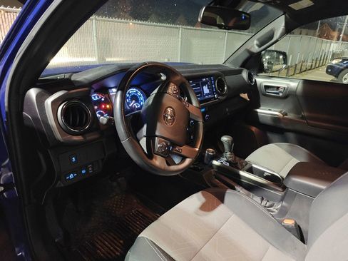 Used 2023 Toyota Tacoma TRD Off-Road image 9