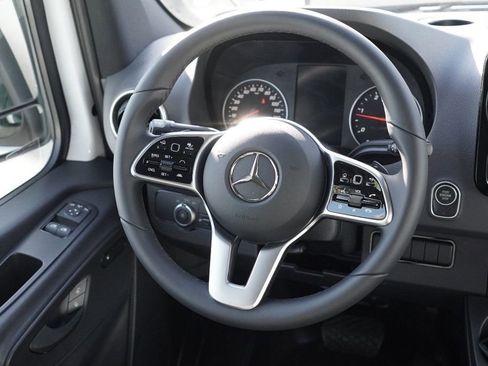 Used 2024 Mercedes-Benz Sprinter 2500 image 16