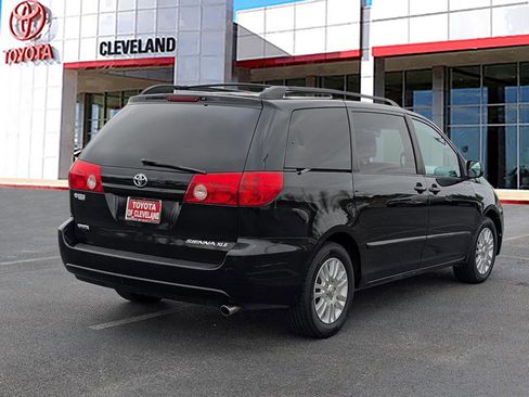 Used 2010 Toyota Sienna XLE image 5