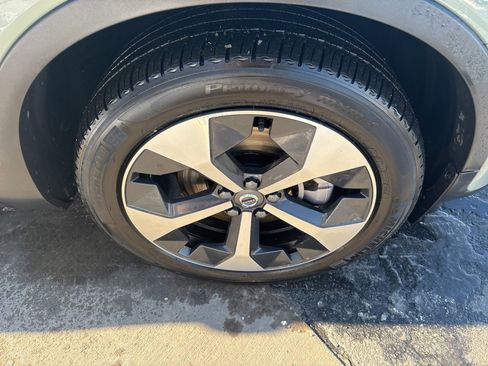 Certified 2025 Volvo XC40 B5 Plus image 14