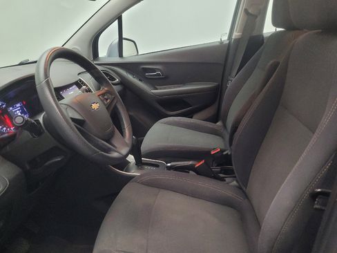 Used 2020 Chevrolet Trax LS FWD image 17