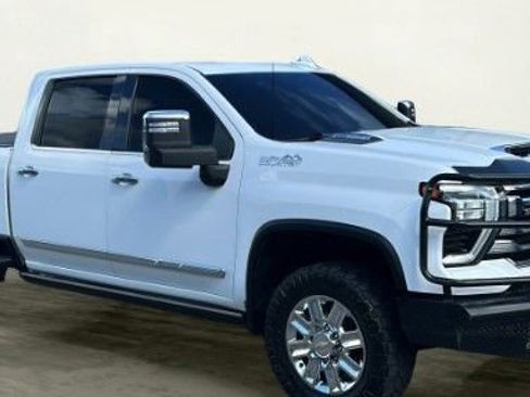 Used 2024 Chevrolet Silverado 3500 High Country w/ Technology Package AWD/4WD image 3