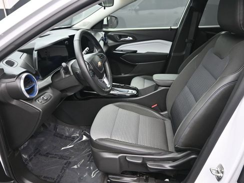 Used 2024 Chevrolet Trax LT w/ Driver Confidence Package image 14