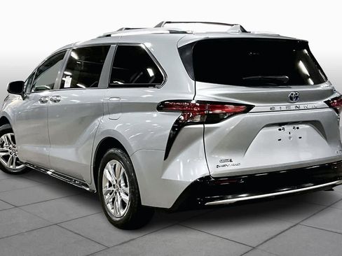 New 2025 Toyota Sienna Limited image 11