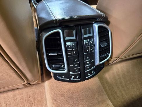 Used 2017 Porsche Cayenne S AWD/4WD image 36