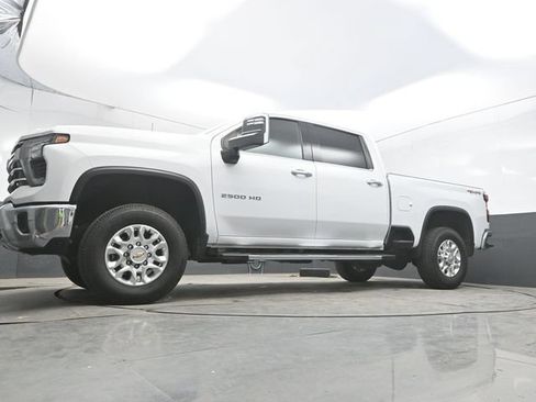 Used 2024 Chevrolet Silverado 2500 LTZ AWD/4WD image 32