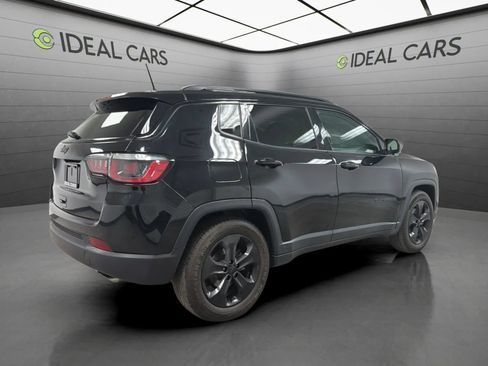 Used 2018 Jeep Compass Latitude w/ Popular Equipment Group FWD image 5