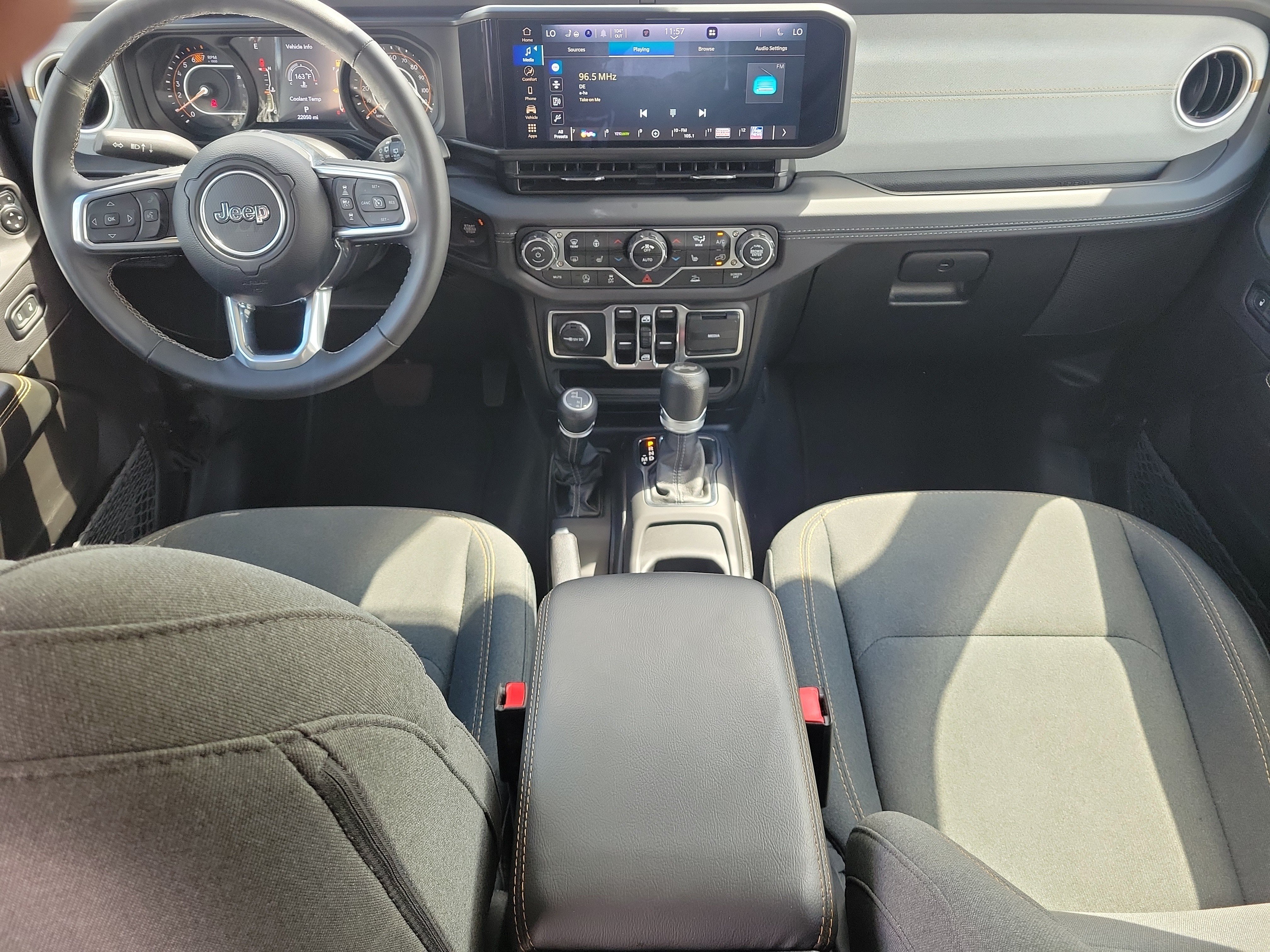Used 2025 Jeep Wrangler Unlimited Sahara AWD/4WD image 18